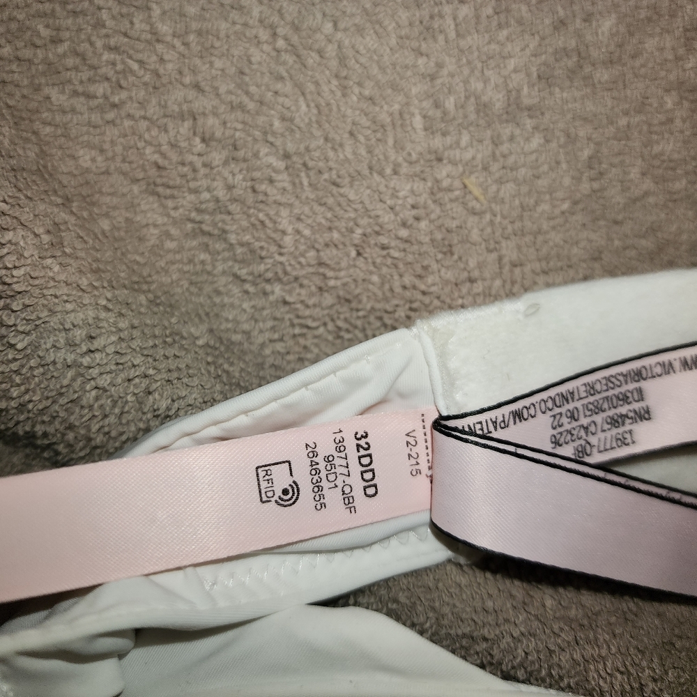 Pink bra - Picture 3 of 3
